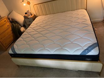 Like New Dreamcloud Premier Hybrid California King Mattress