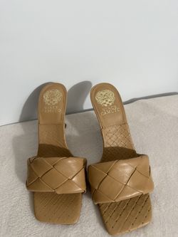 New VINCE CAMUTO Brelanie Beige Leather Open Toe High Heel Slide Sandals Size 7.5 $25