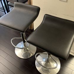Set of two bar stools