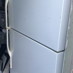 5’6 Tall X 2 ‘9 Wide Refrigerator 