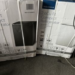 New 2.6 ft.³ refrigerators comes in black and white works great $25 delivery Milwaukee