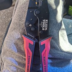 Klein ratcheting crimper