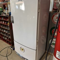 1947 Frigidaire Cold Box
