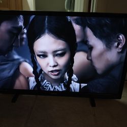 Phillips 32" Roku 720p HD Smart TV With Remote