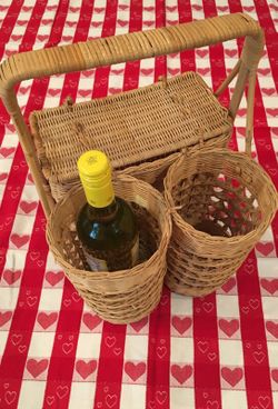 Picnic Basket with 2 Beverage Holders