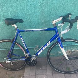 Beatiful  Fuji Road Bike /9 Gears / Size 58 Nice And Clean Freshly Tund Up Ready For The Road 