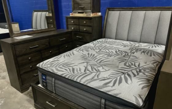 4PC Platform Storage Bedroom Set in Boxes