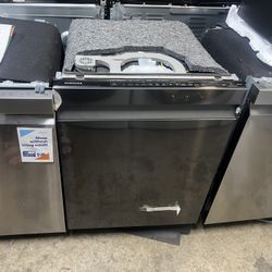 Samsung - 24” W Top Control Dishwasher In Black Stainless Steel 