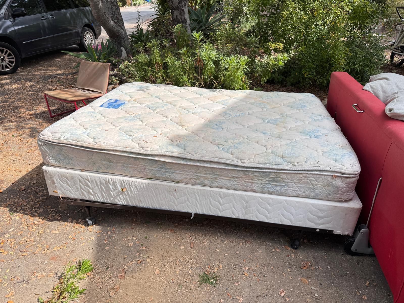 Free Queen Size Mattress And Box Spring
