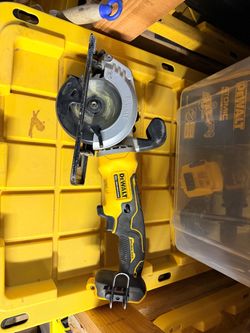 dewalt small saw 20 v tool only
