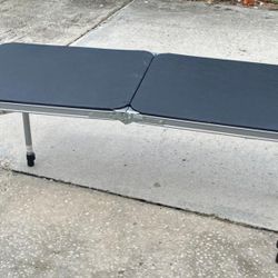 FOLDING TABLE- CARRY HANDLE- EXTENDABLE LEGS