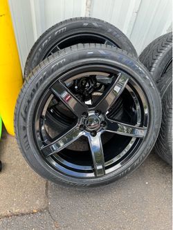 NEW 20x9 srt style wheels wrapped in Lexani tires 275/40r20