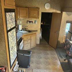 2006 Fifth wheel toy hauler