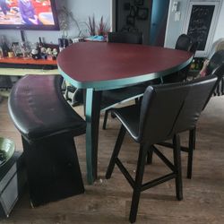 Triangle Bar height Table