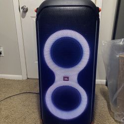 JBL PartyBox 710 800W Portable Bluetooth Party Speaker. 