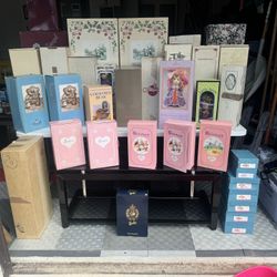 Lot of Vintage Dolls from the 60s/70s/80s and 90s.  