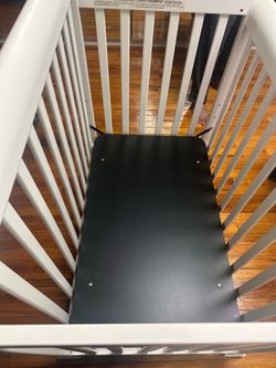 Baby crib almost new, hardly used with hardware to convert it into action bed