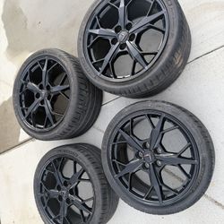 2020-2026 C8 Corvette OEM Wheels And Tires. 