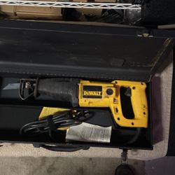 Fully Functional DeWalt Saw zaw W Original Case!