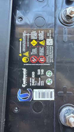 Deep cycle, battery and case for travel, trailer or RV. Only used for a couple of months