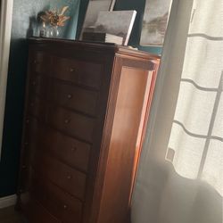 Dresser - Like New 