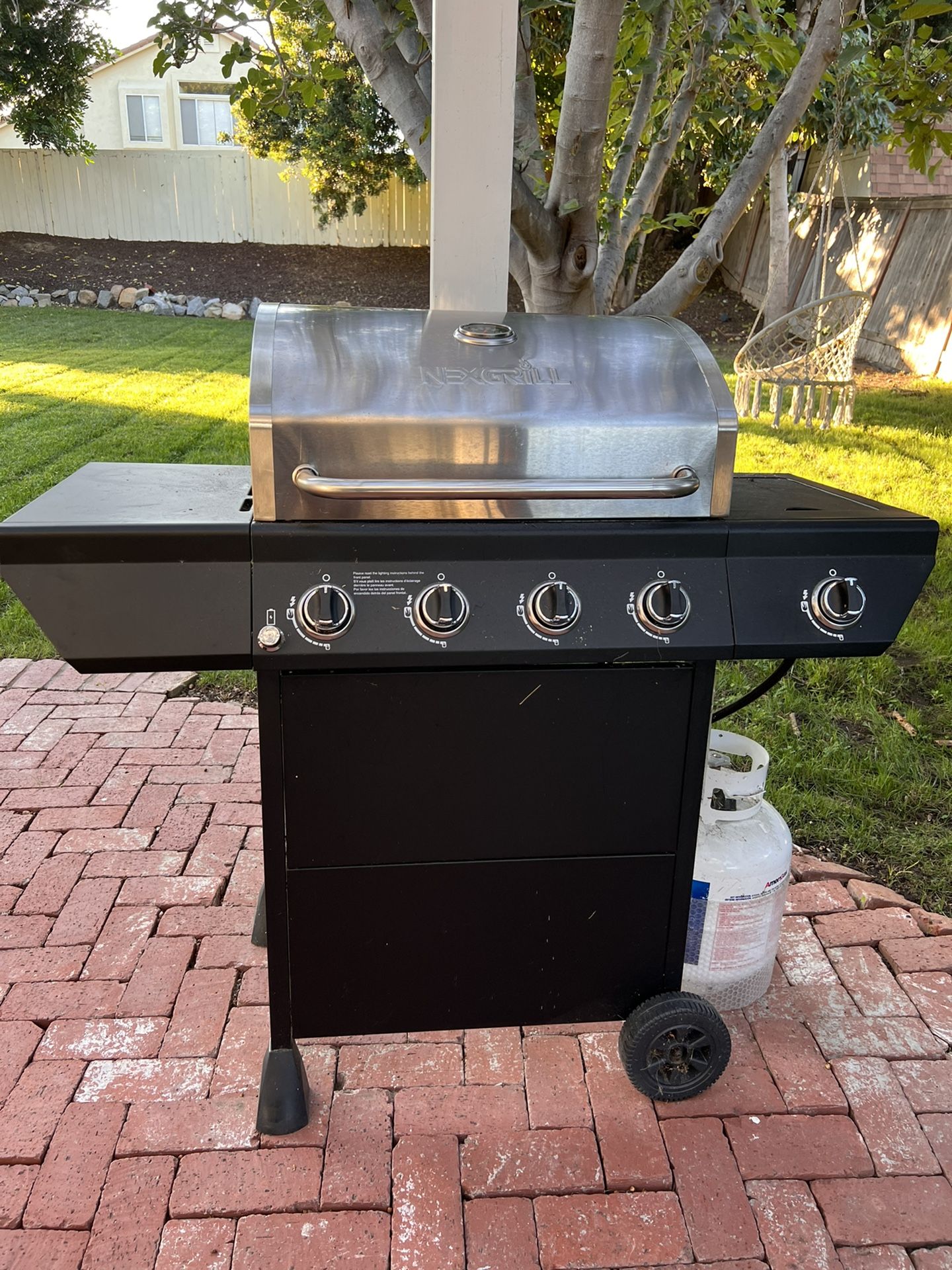 BBQ Grill With Cover 