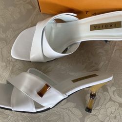 Nice White Med Heel Shoe