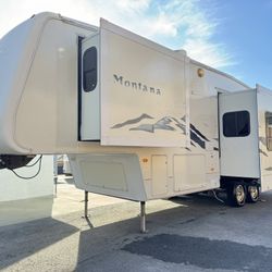 2004 Fifth Wheel Montana With 2 Slide Outs