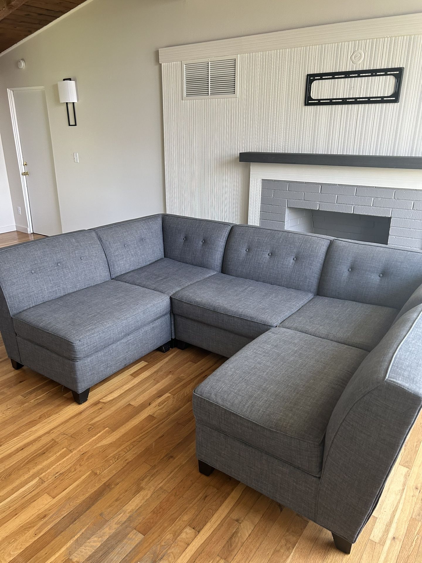Sectional (Jonathan Louis)