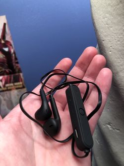 Wireless earbuds