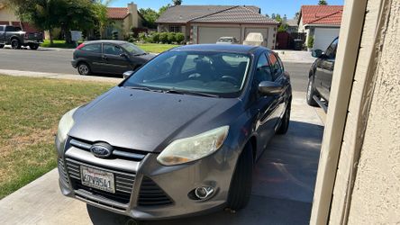 2013 Ford focus SE hatch back