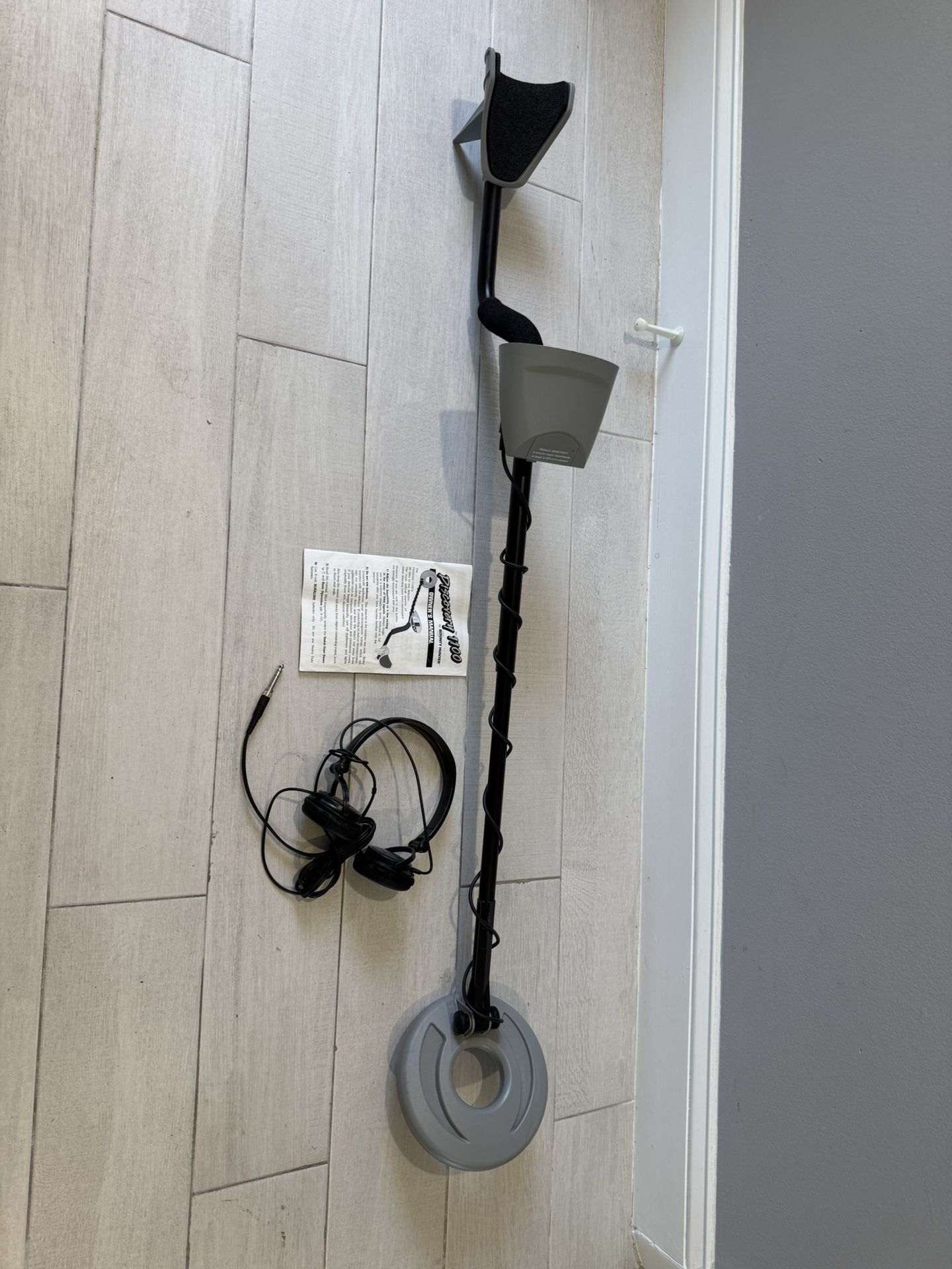 Bounty Hunter Discovery 1100 Metal Detecter With Headphones 