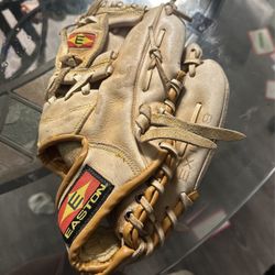 Easton Baseball. Glove 