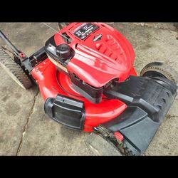 Excellent Condition! Troy-Bilt  22" Self-Propelled Lawnmower!