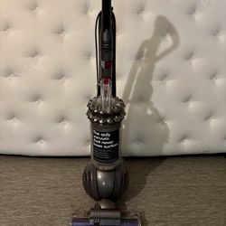 DYSON VACUUM