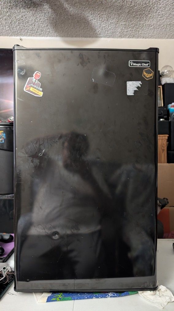 Magic Chef Mini Fridge 3.3 Cft Model HMR330BE