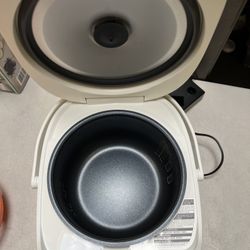 Tiger 5.5-Cup Micom Rice Cooker and Warmer