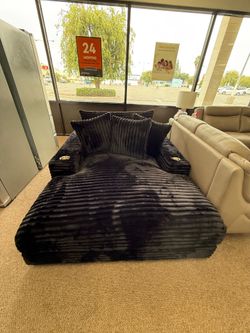 ACCENT CHAIR