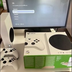 Xbox Series S White W/ 2 Controllers