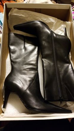 Women's Black boots apt. 9, size 9 med