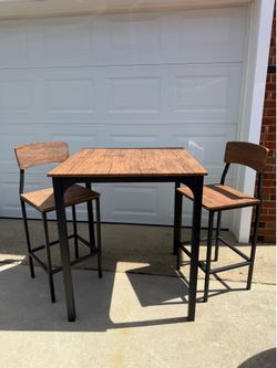 Table & chairs