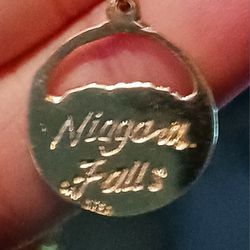 14 Kt Solid Gold Niagra Falls Pendant Measures 0.5"X 0.5" Chain Is Not Gold 