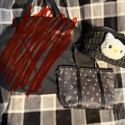 Hello Kitty Large And Small Purse And Make Up Bag Bundle