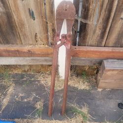 Heavy duty dead bolt cutter