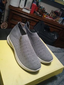Beautiful pair of women shoes 8 and 1/2