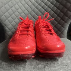 Red Nike Vapor Max’s 