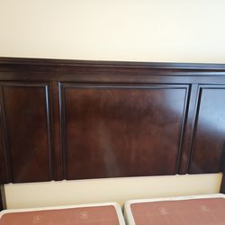 🛌  California King Bed Frame + Box Spring  - Solid Wood  - Good Condition