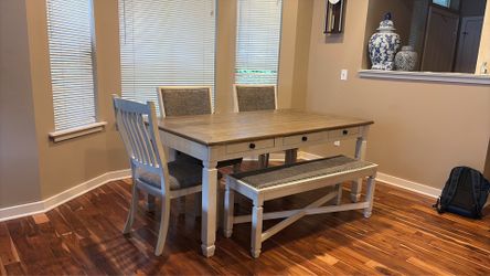 Dining table for 7 people