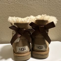 Toddler Girl UGG (size 10)