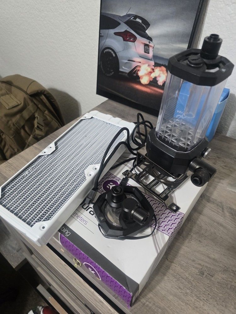 Corsair Pump/Cpu Block/Rad With Tubing